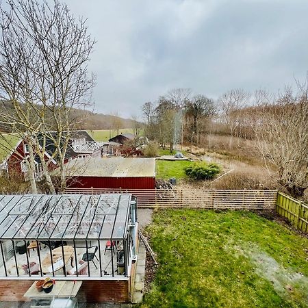 Penthouse-Laegenhet Med Tva Sovrum & Terass Med Havsutsikt Molle Exterior photo