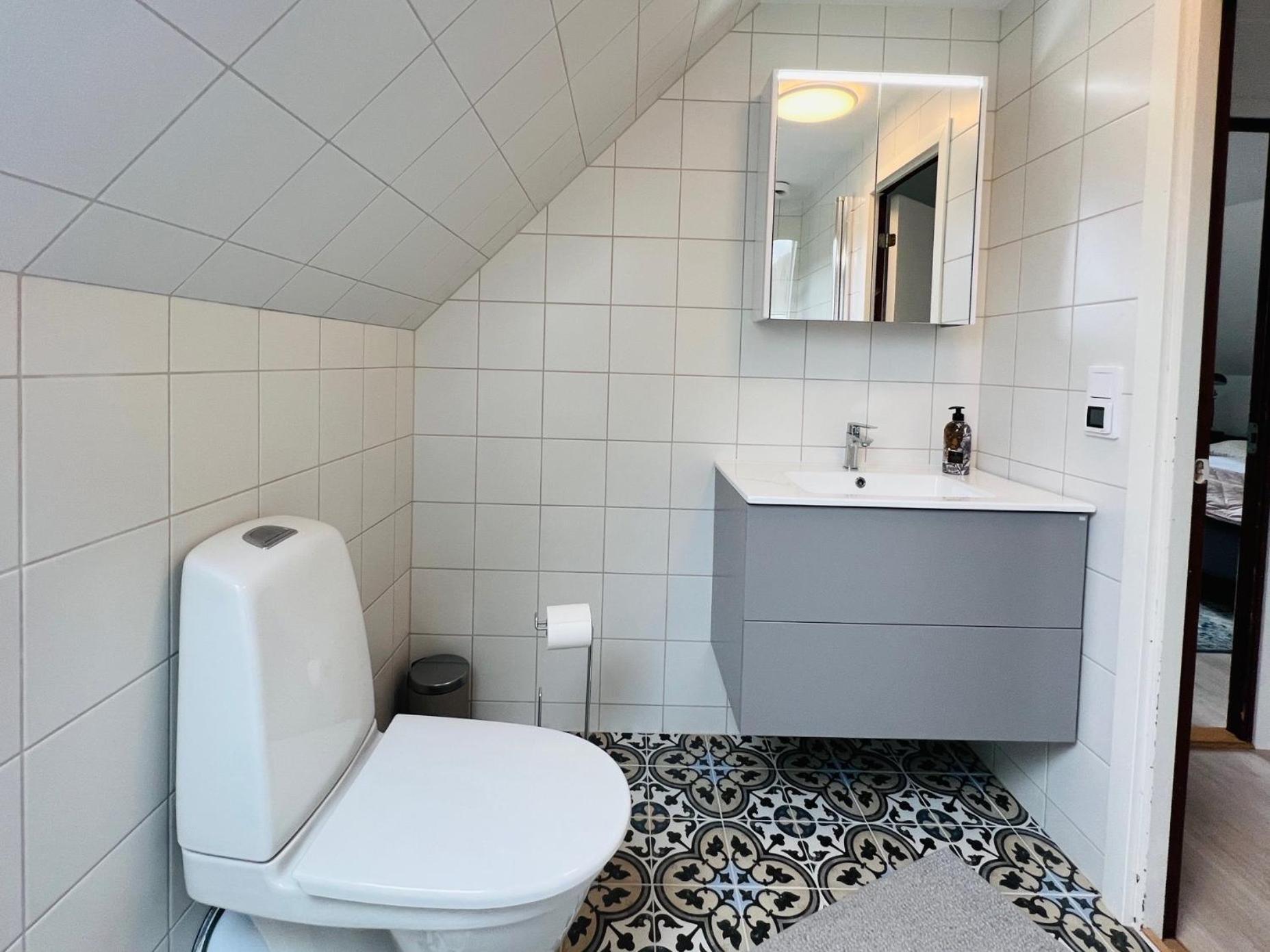 Penthouse-Laegenhet Med Tva Sovrum & Terass Med Havsutsikt Molle Exterior photo