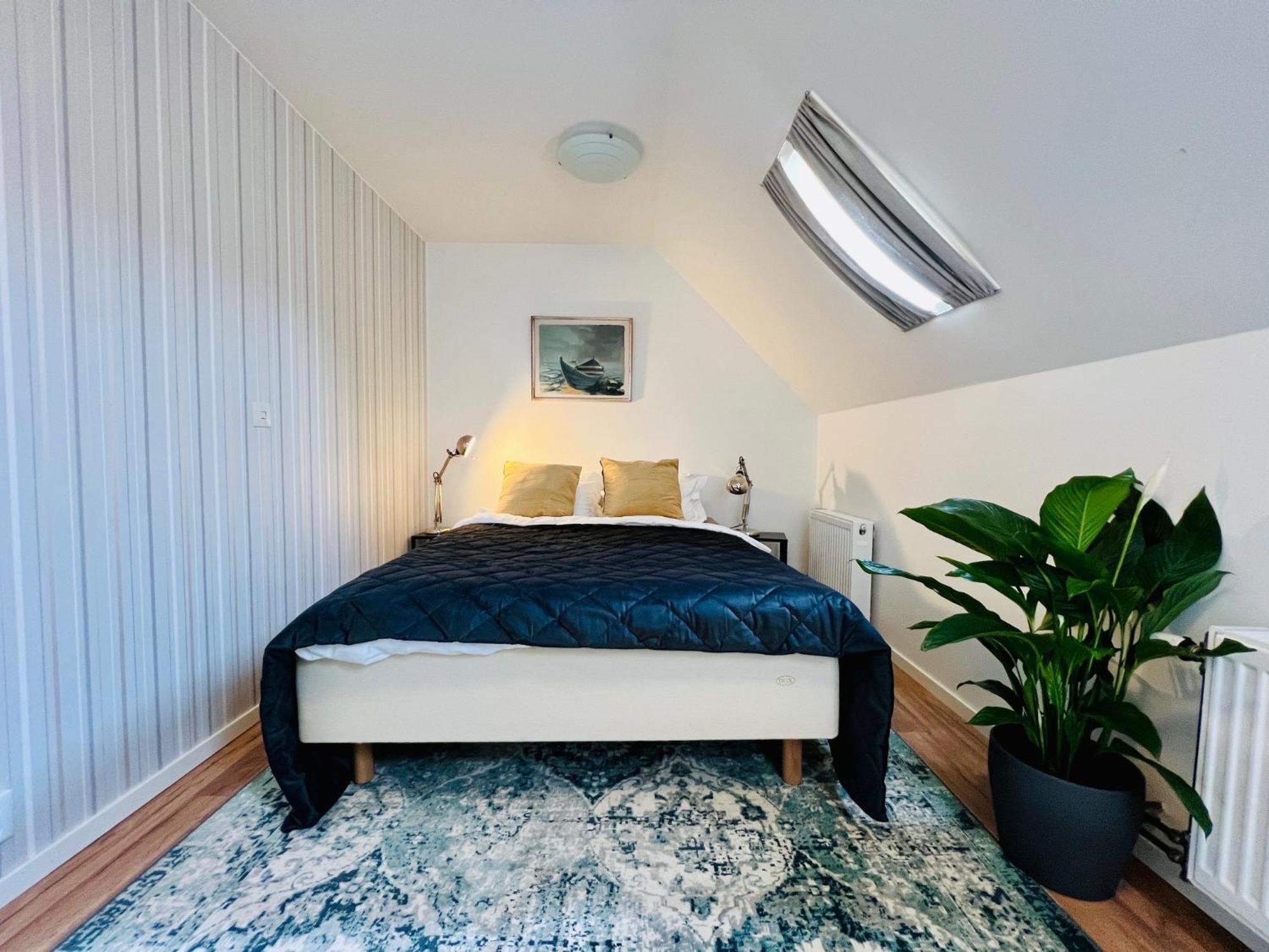 Penthouse-Laegenhet Med Tva Sovrum & Terass Med Havsutsikt Molle Exterior photo