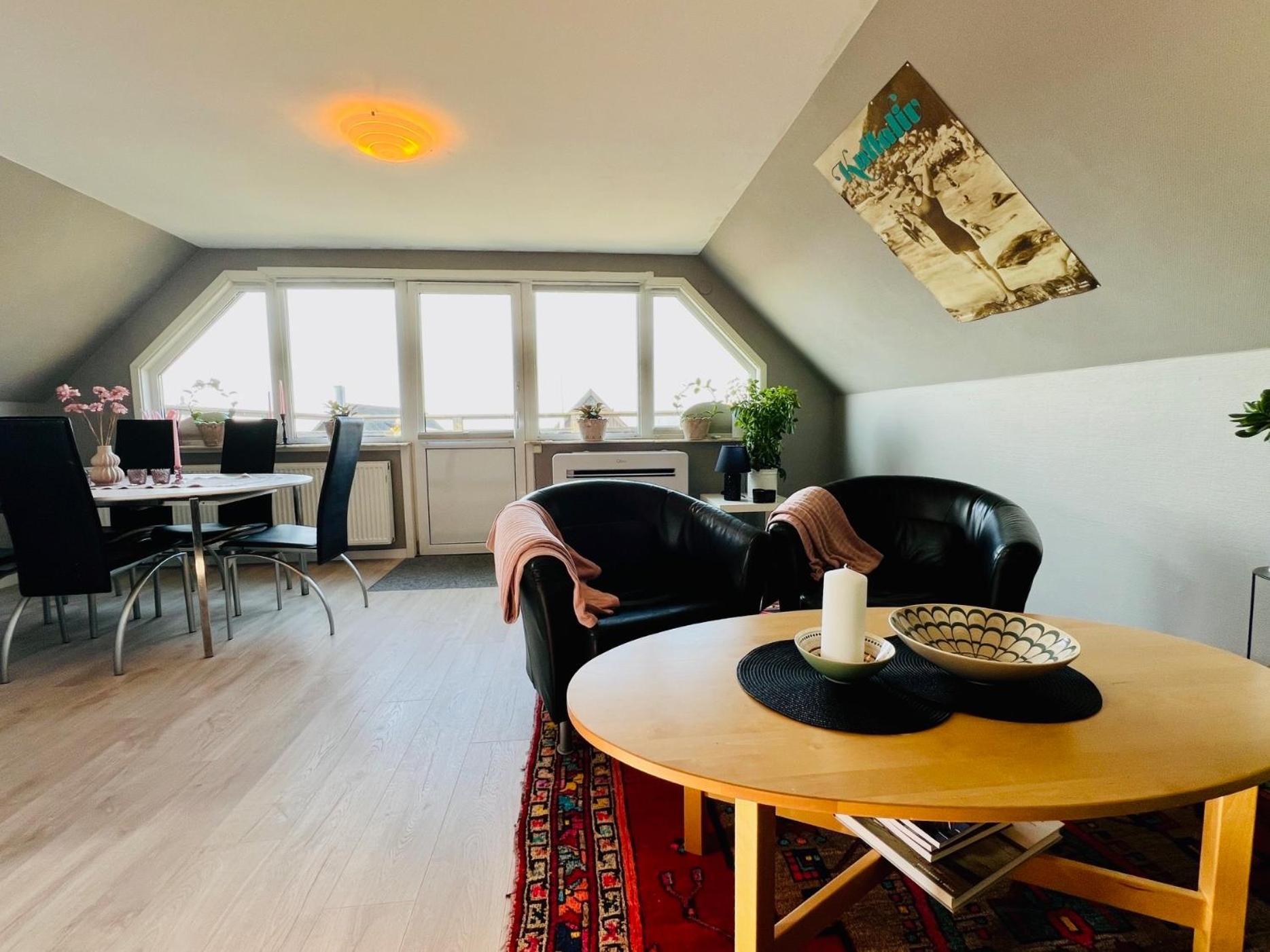 Penthouse-Laegenhet Med Tva Sovrum & Terass Med Havsutsikt Molle Exterior photo